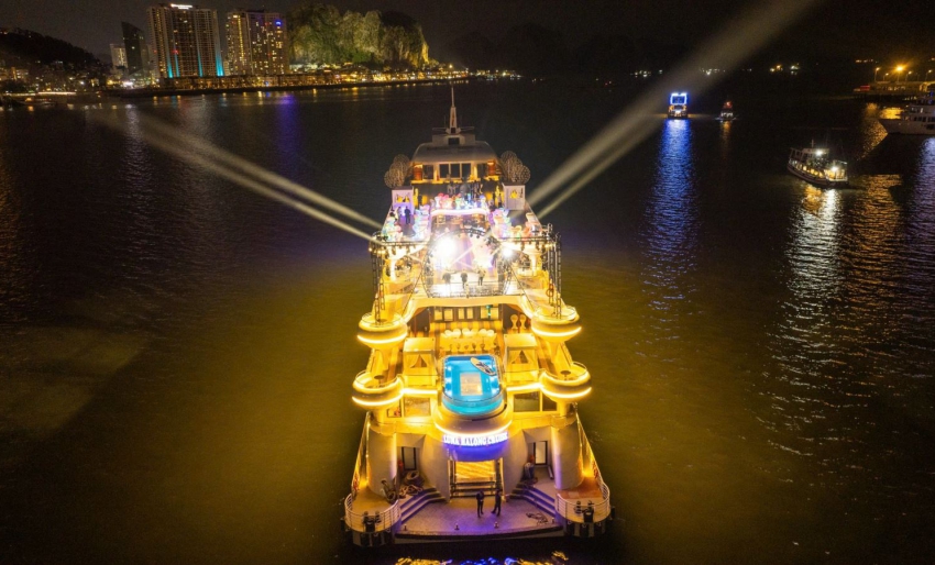 Luna Halong Cruise - Enjoy memorable Countdown