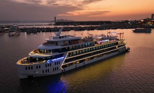 Ăn tối tại Luna